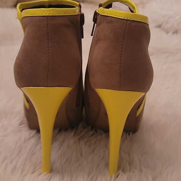 Qupid Sexy Open Toe Booties - Picture 8 of 16